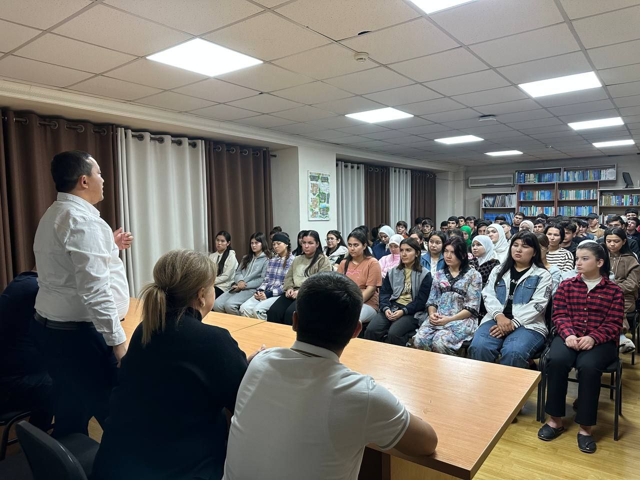 "Biz yoshlar giyohvandlikka qarshimiz" mavzusida talaba-yoshlar bilan prafilaktik uchrashuv boʻlib oʻtdi